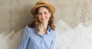 Как носить джинсы клеш весной 2025 года: модные советы